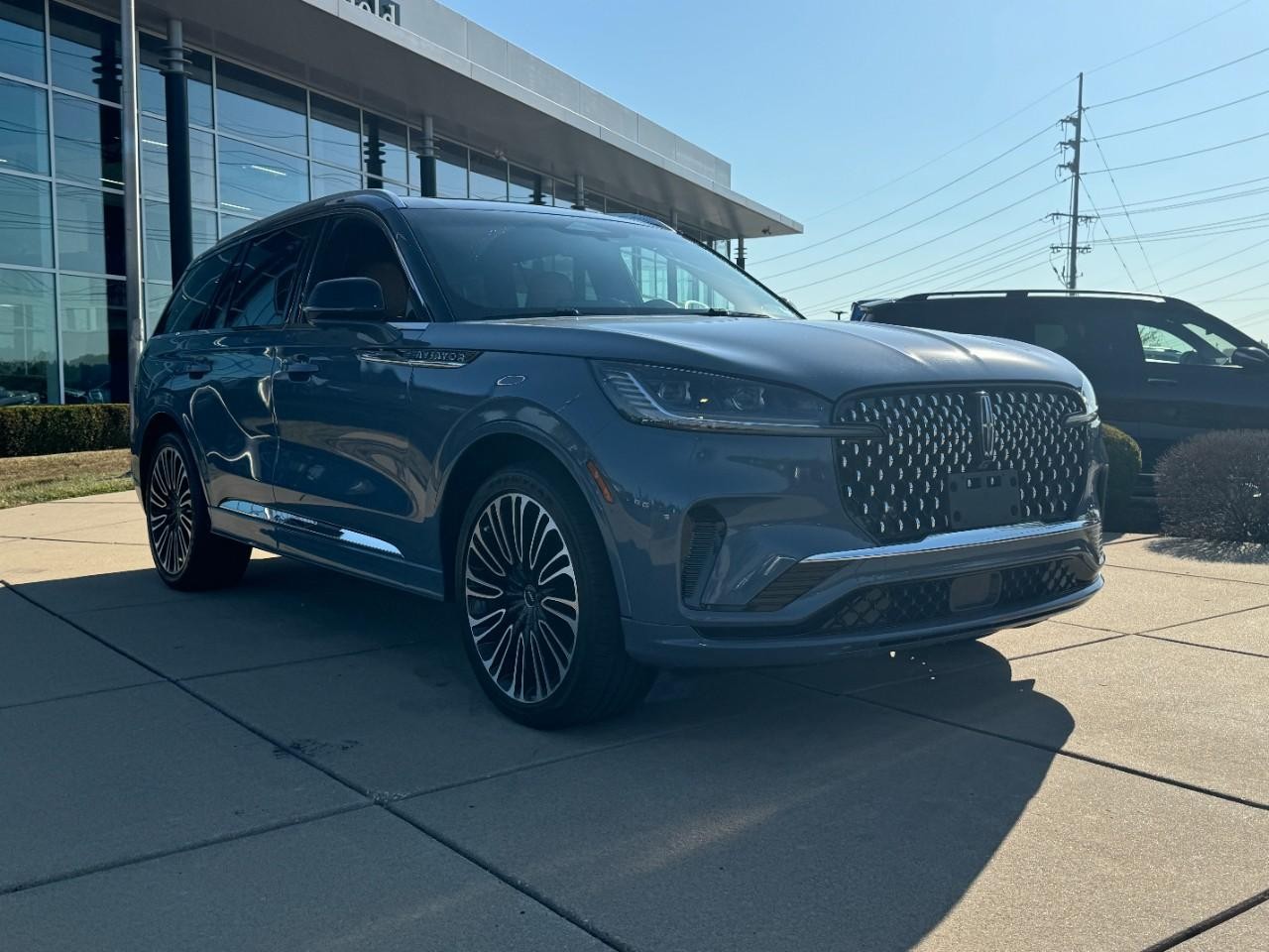 Lincoln Aviator Vehicle Full-screen Gallery Image 6