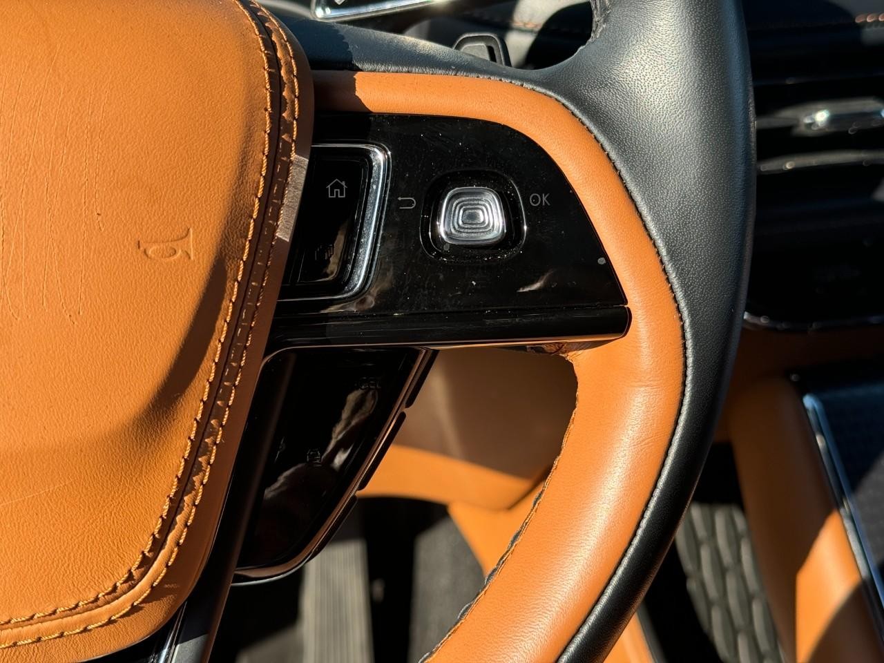 Lincoln Aviator Vehicle Full-screen Gallery Image 31