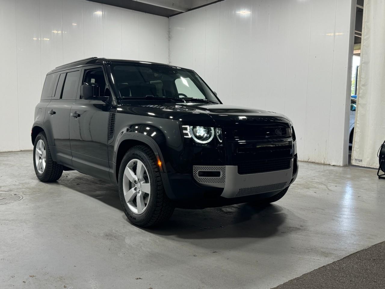 Land Rover Defender Vehicle Full-screen Gallery Image 6