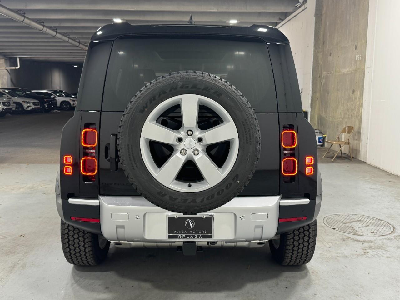 Land Rover Defender Vehicle Full-screen Gallery Image 9