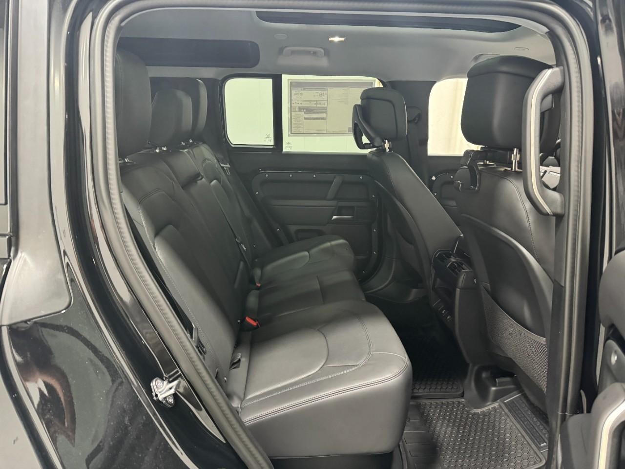 Land Rover Defender Vehicle Full-screen Gallery Image 10