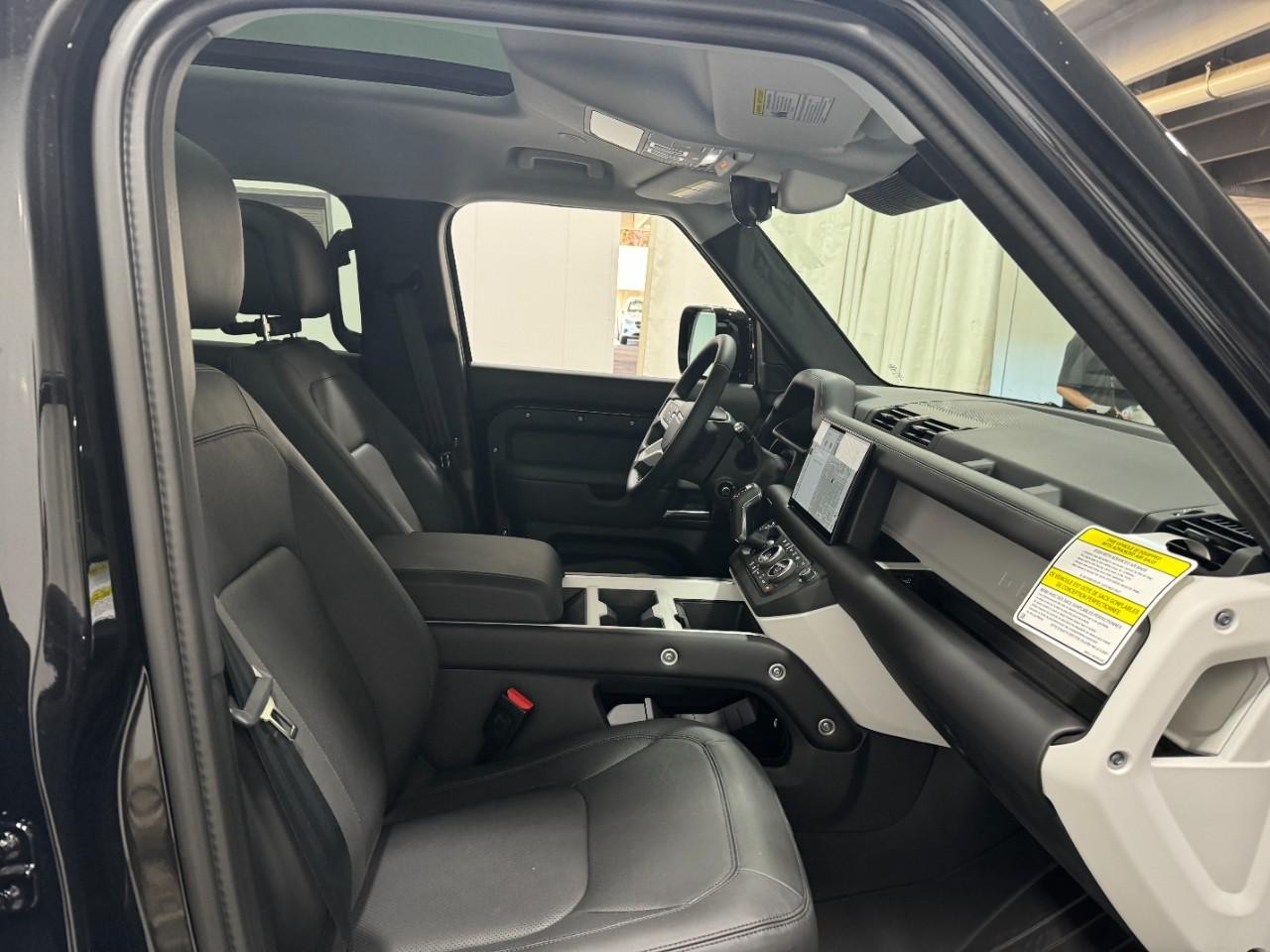 Land Rover Defender Vehicle Full-screen Gallery Image 18