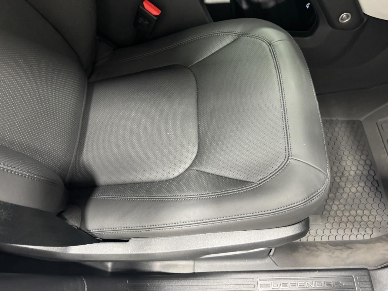 Land Rover Defender Vehicle Full-screen Gallery Image 19