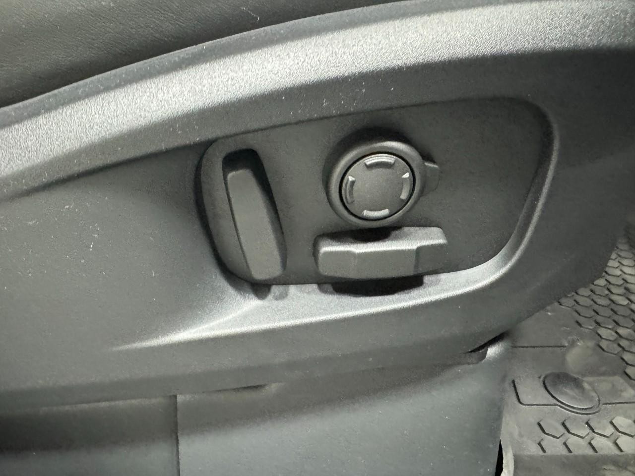 Land Rover Defender Vehicle Full-screen Gallery Image 20