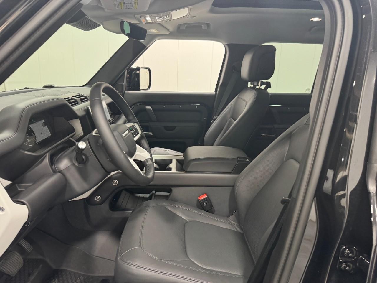 Land Rover Defender Vehicle Full-screen Gallery Image 25