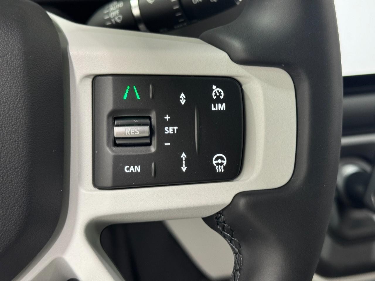 Land Rover Defender Vehicle Full-screen Gallery Image 30