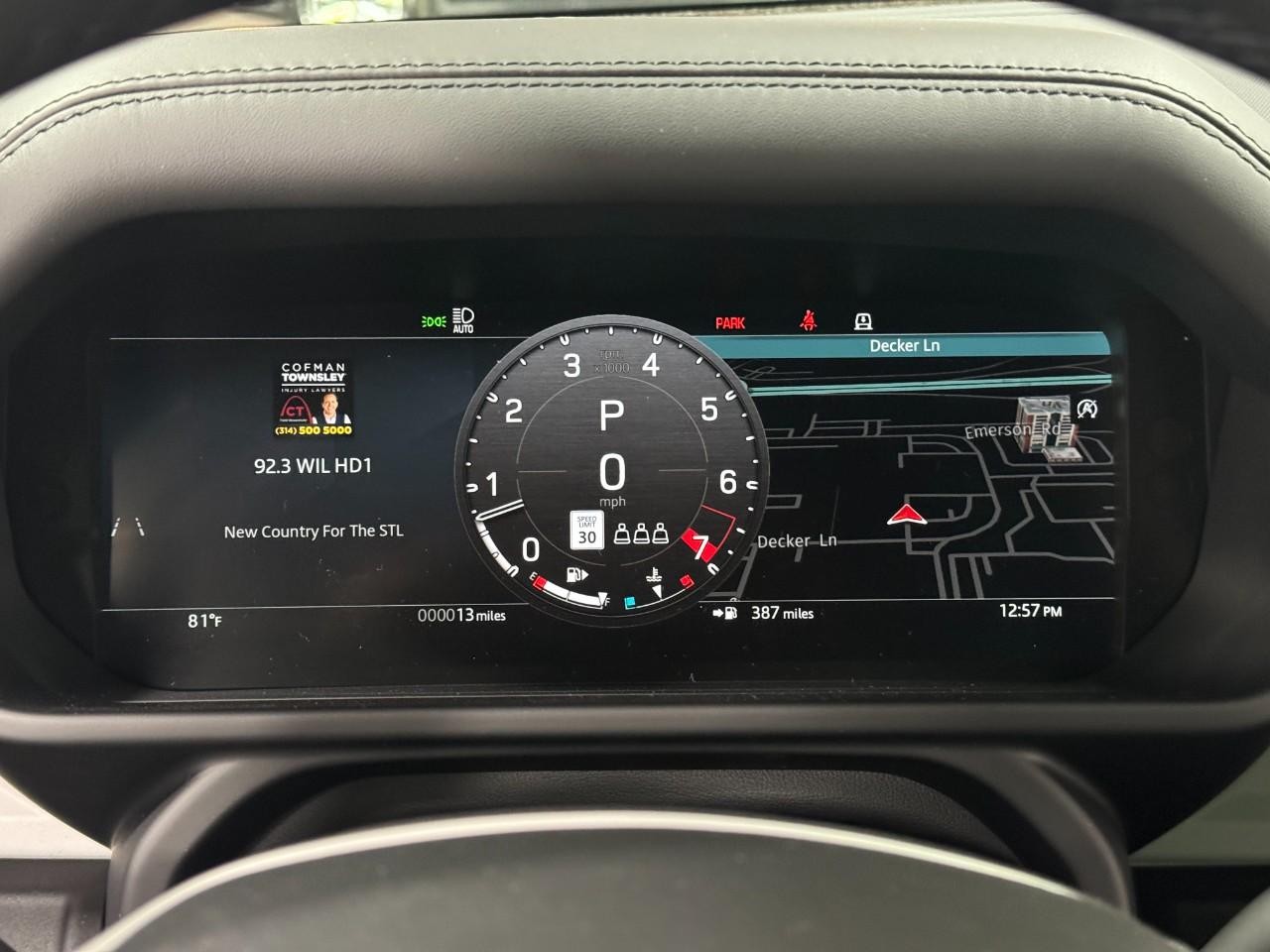 Land Rover Defender Vehicle Full-screen Gallery Image 31