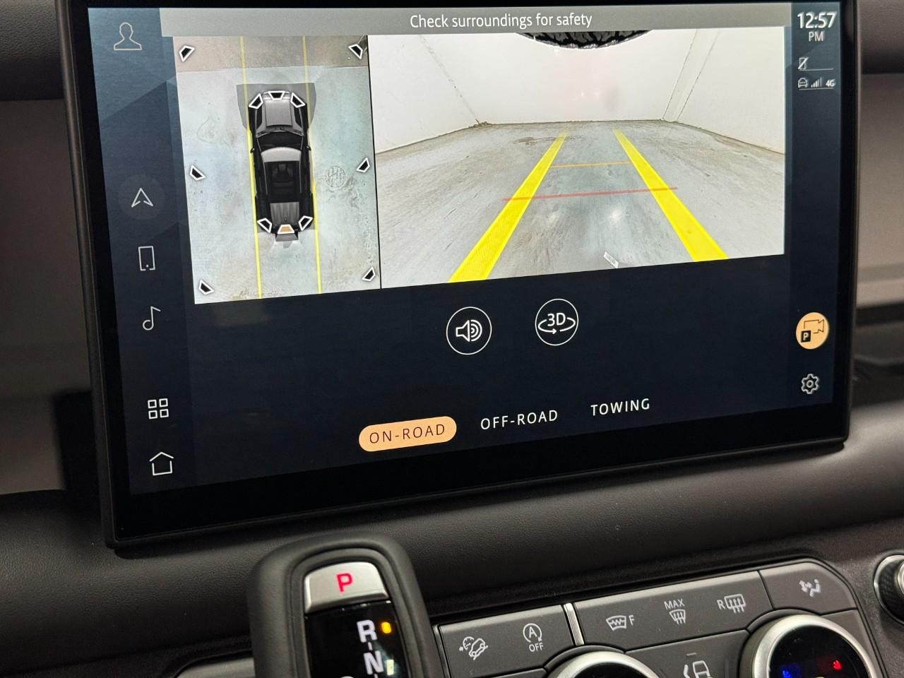 Land Rover Defender Vehicle Full-screen Gallery Image 32