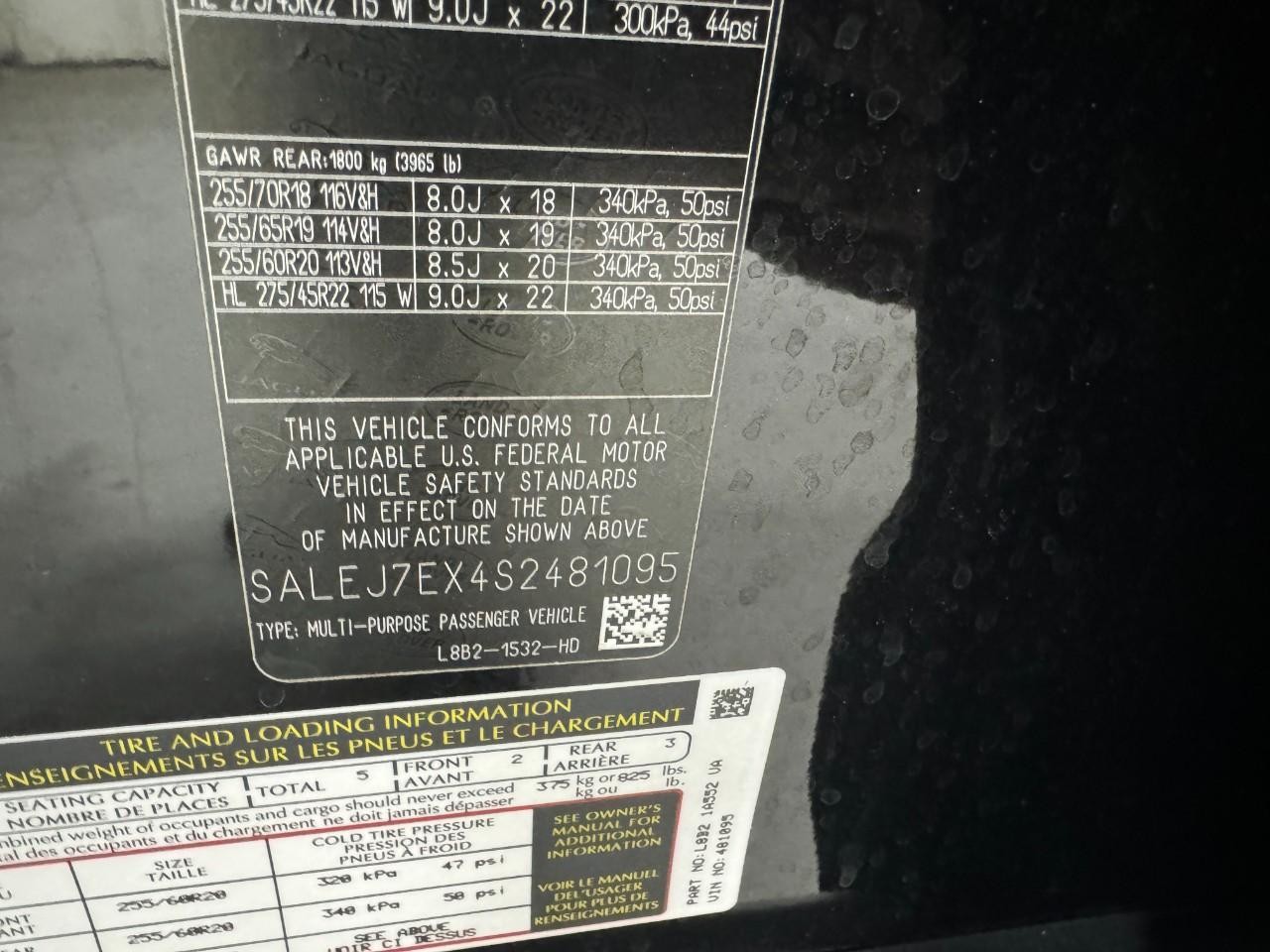 Land Rover Defender Vehicle Full-screen Gallery Image 33