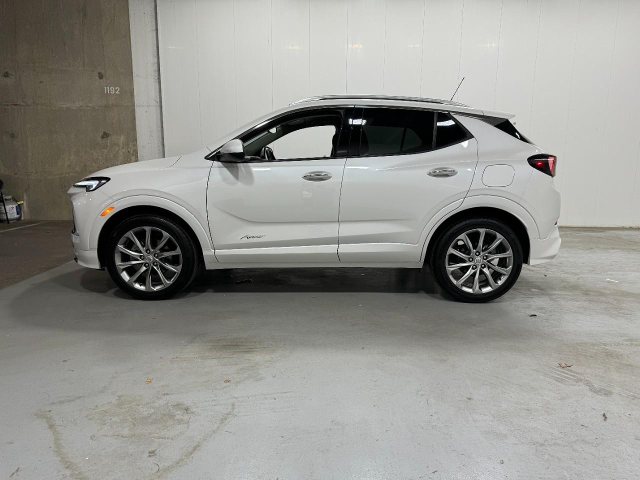 Buick Encore GX Vehicle Full-screen Gallery Image 2