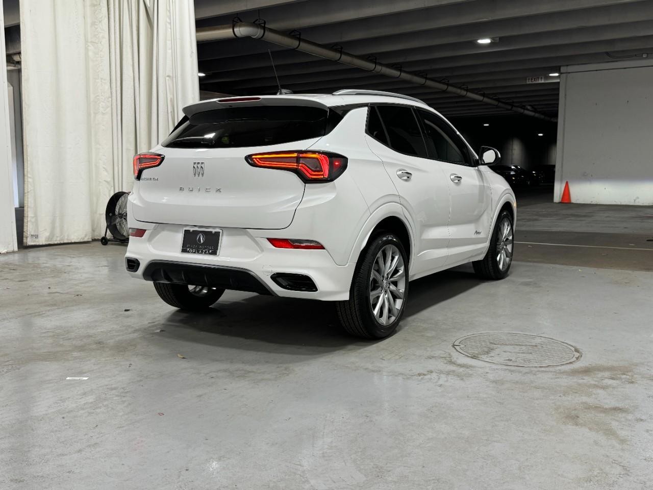 Buick Encore GX Vehicle Full-screen Gallery Image 4