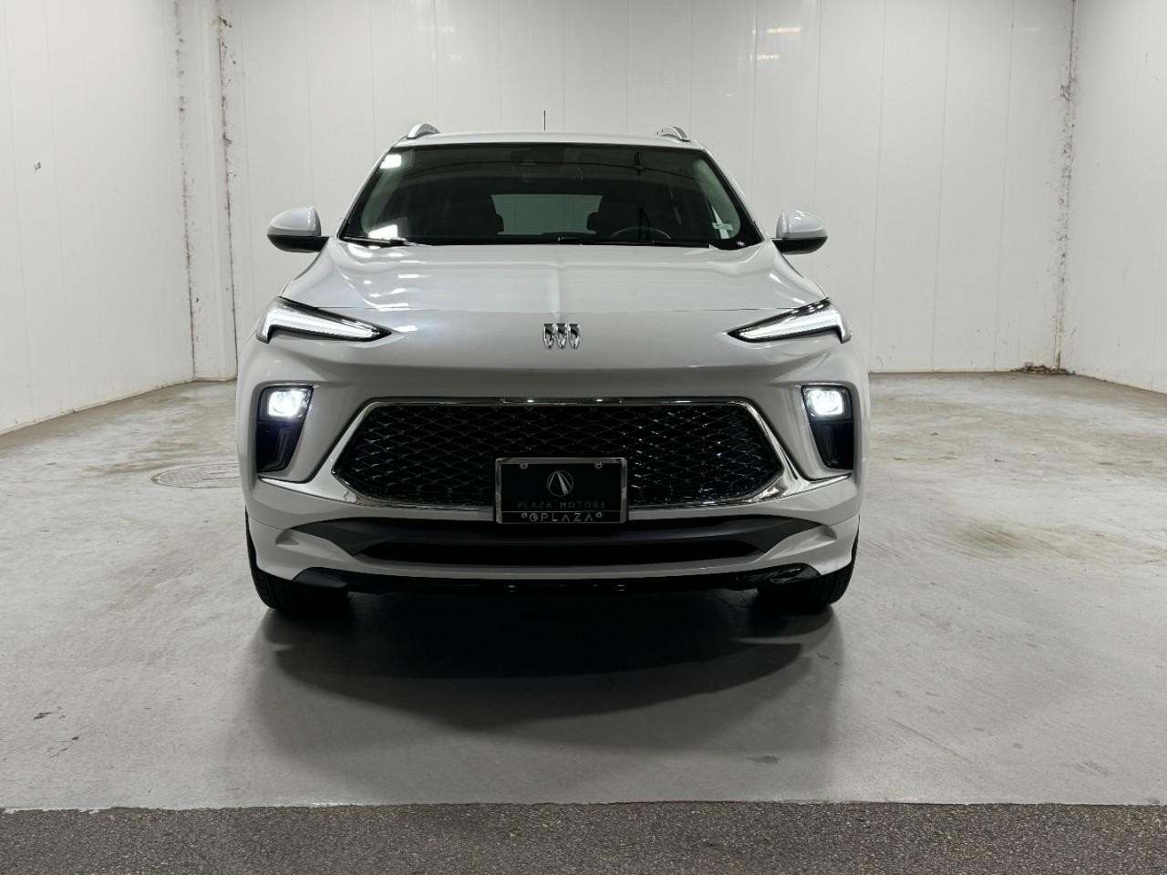 Buick Encore GX Vehicle Full-screen Gallery Image 7