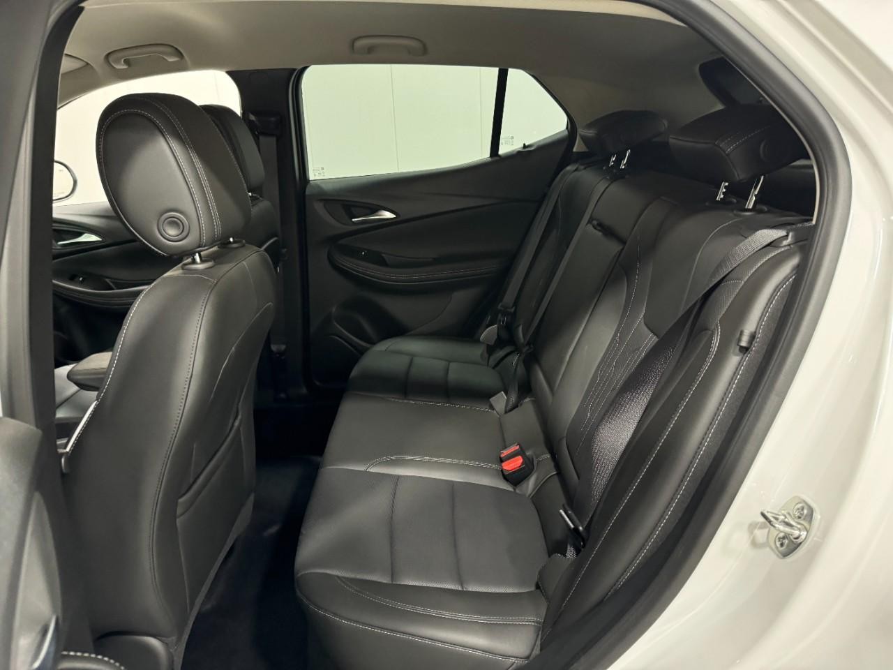 Buick Encore GX Vehicle Full-screen Gallery Image 8