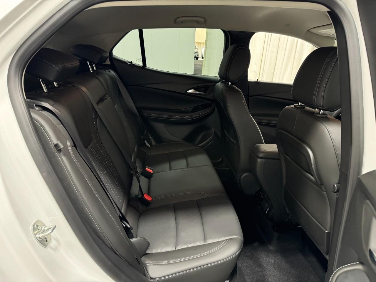 Buick Encore GX Vehicle Full-screen Gallery Image 10