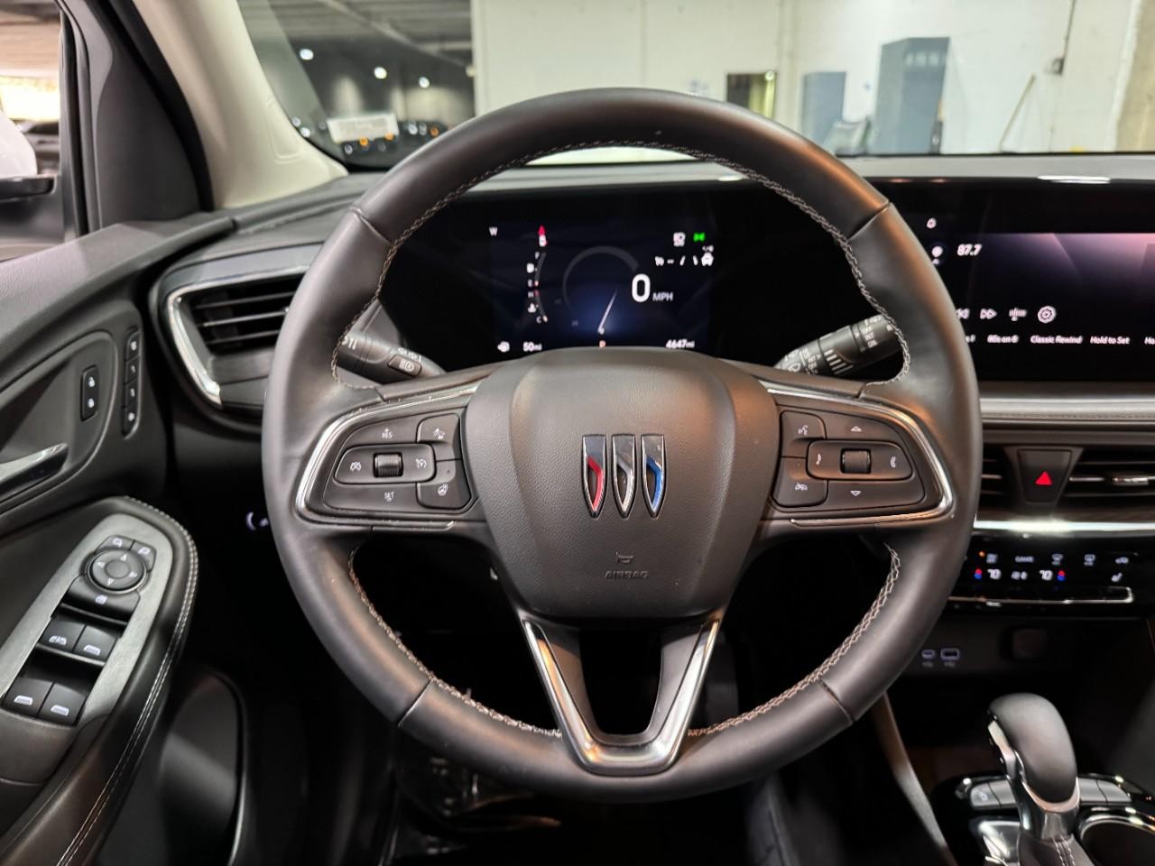 Buick Encore GX Vehicle Full-screen Gallery Image 12