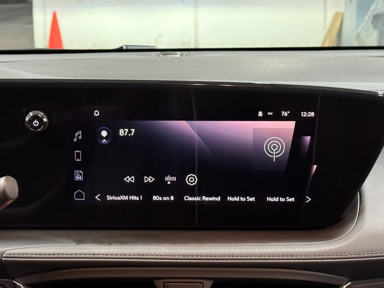 Buick Encore GX Vehicle Full-screen Gallery Image 13