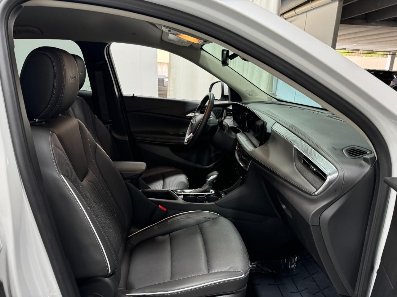 Buick Encore GX Vehicle Full-screen Gallery Image 17