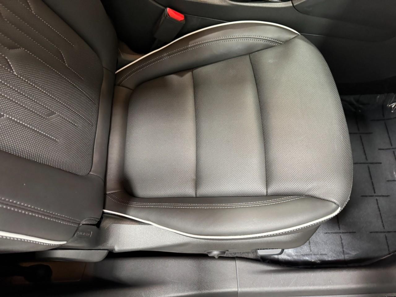 Buick Encore GX Vehicle Full-screen Gallery Image 18