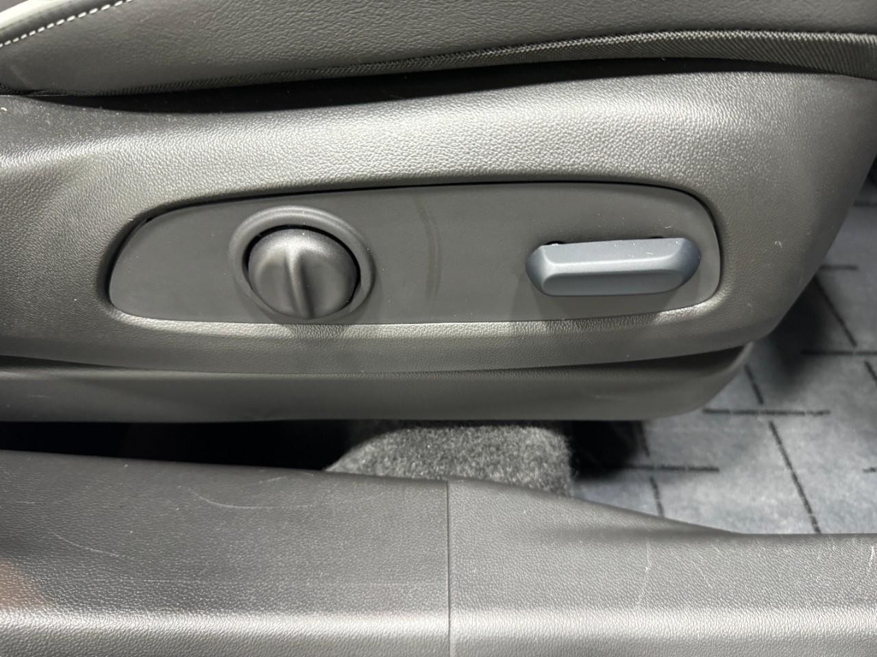 Buick Encore GX Vehicle Full-screen Gallery Image 19