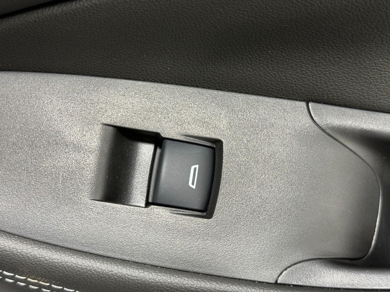 Buick Encore GX Vehicle Full-screen Gallery Image 21