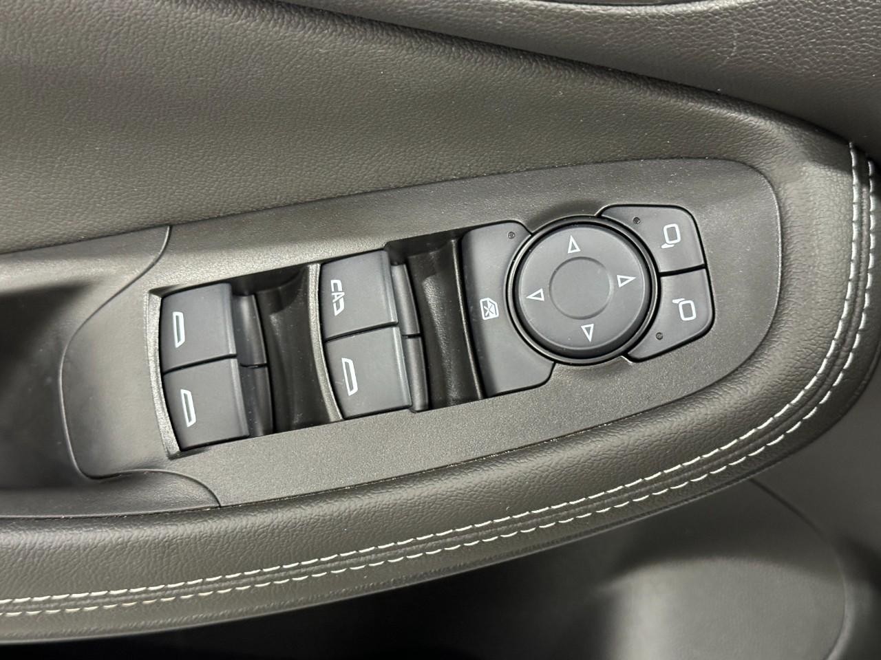 Buick Encore GX Vehicle Full-screen Gallery Image 23