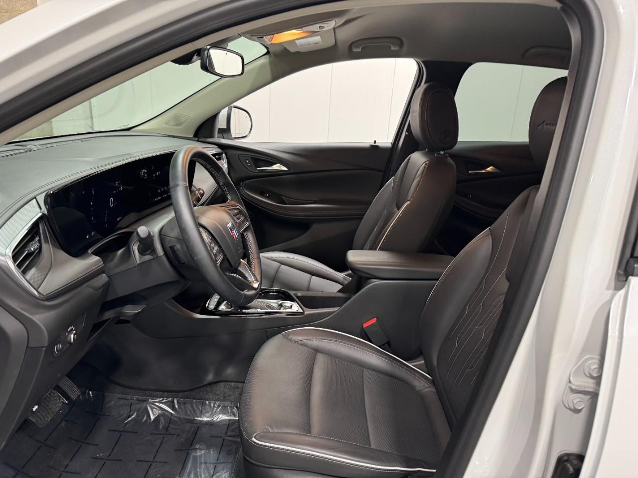 Buick Encore GX Vehicle Full-screen Gallery Image 24