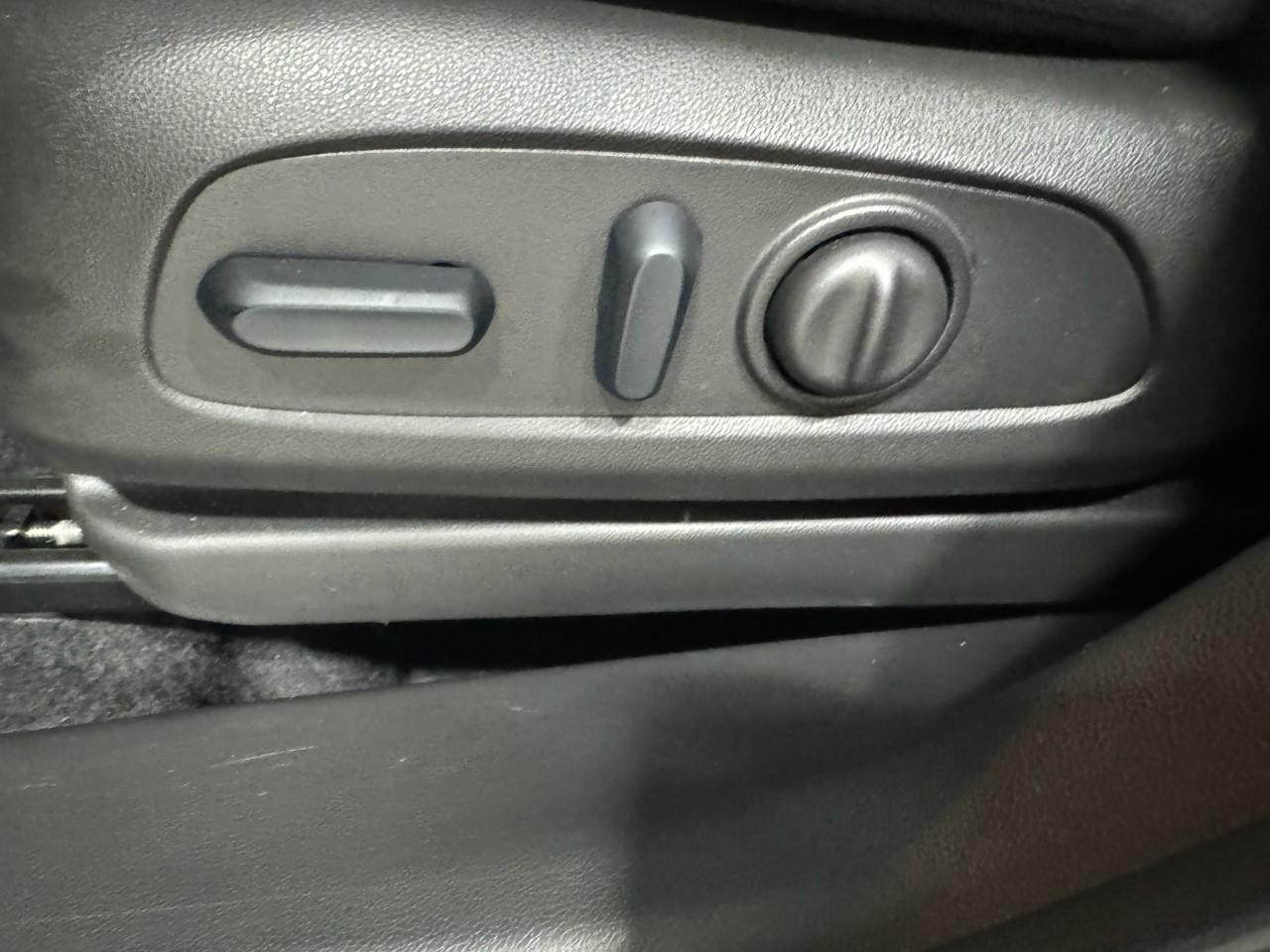 Buick Encore GX Vehicle Full-screen Gallery Image 26