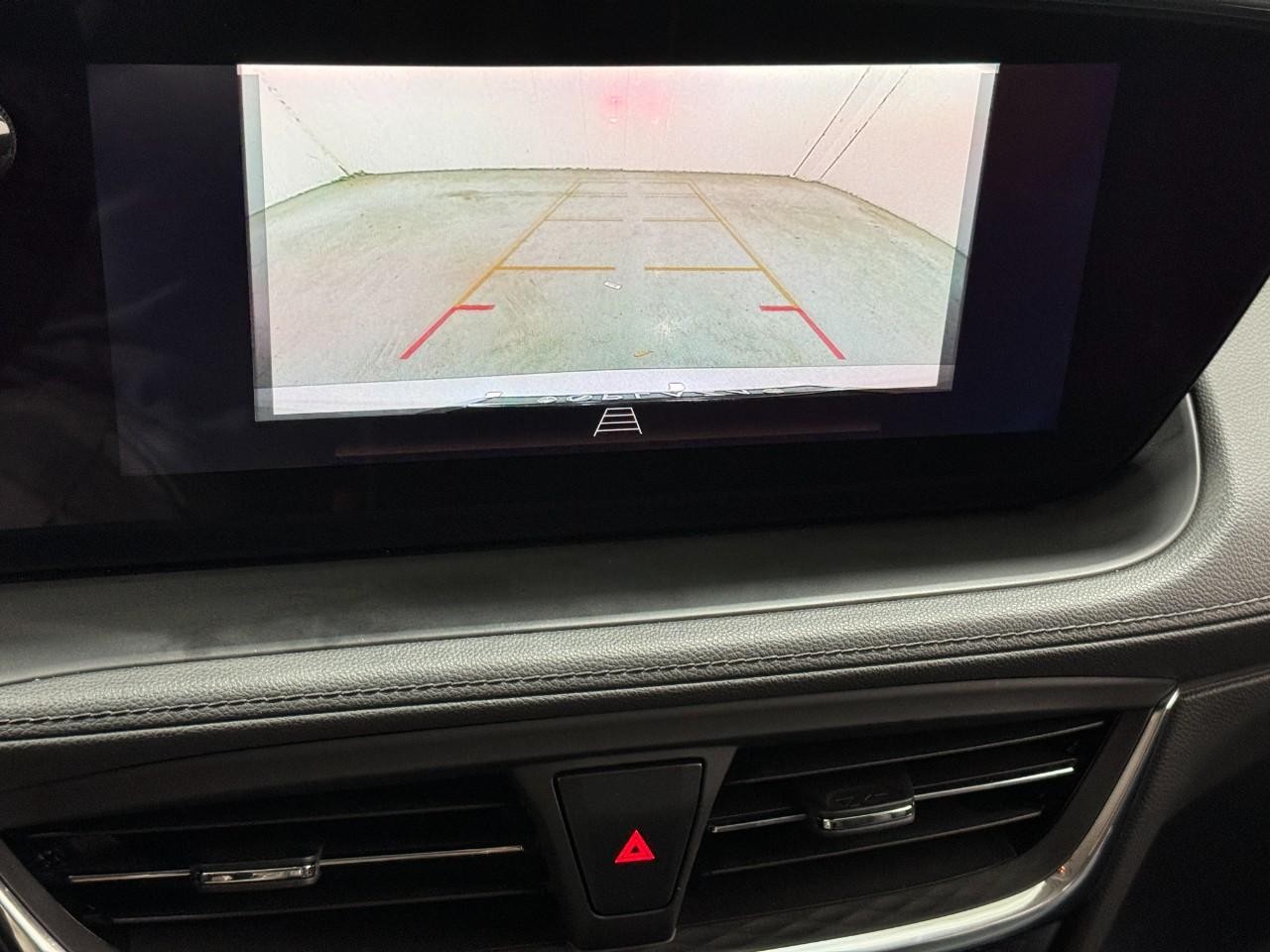 Buick Encore GX Vehicle Full-screen Gallery Image 31