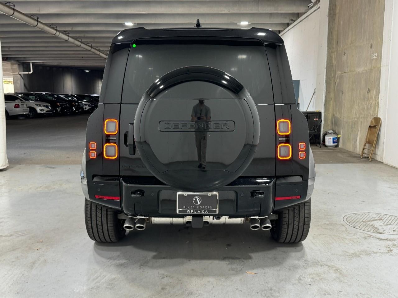 Land Rover Defender Vehicle Full-screen Gallery Image 9