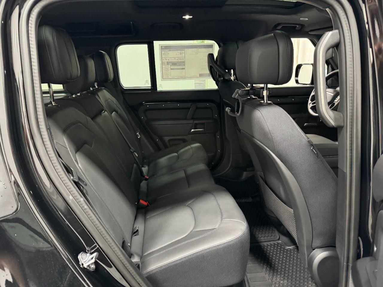 Land Rover Defender Vehicle Full-screen Gallery Image 10