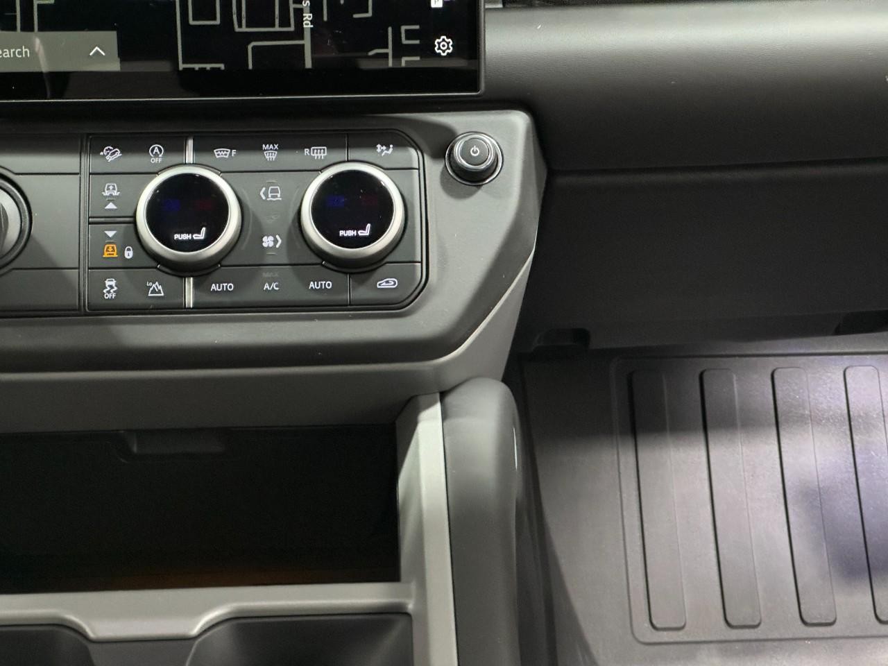 Land Rover Defender Vehicle Full-screen Gallery Image 16