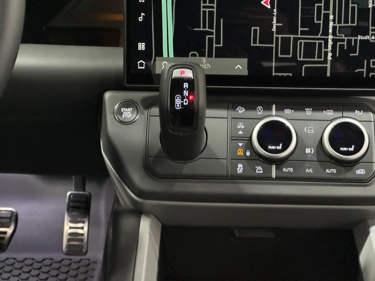 Land Rover Defender Vehicle Full-screen Gallery Image 17