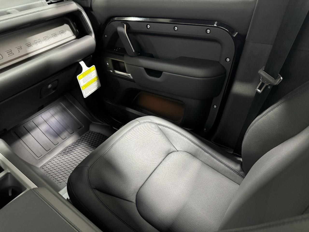 Land Rover Defender Vehicle Full-screen Gallery Image 18