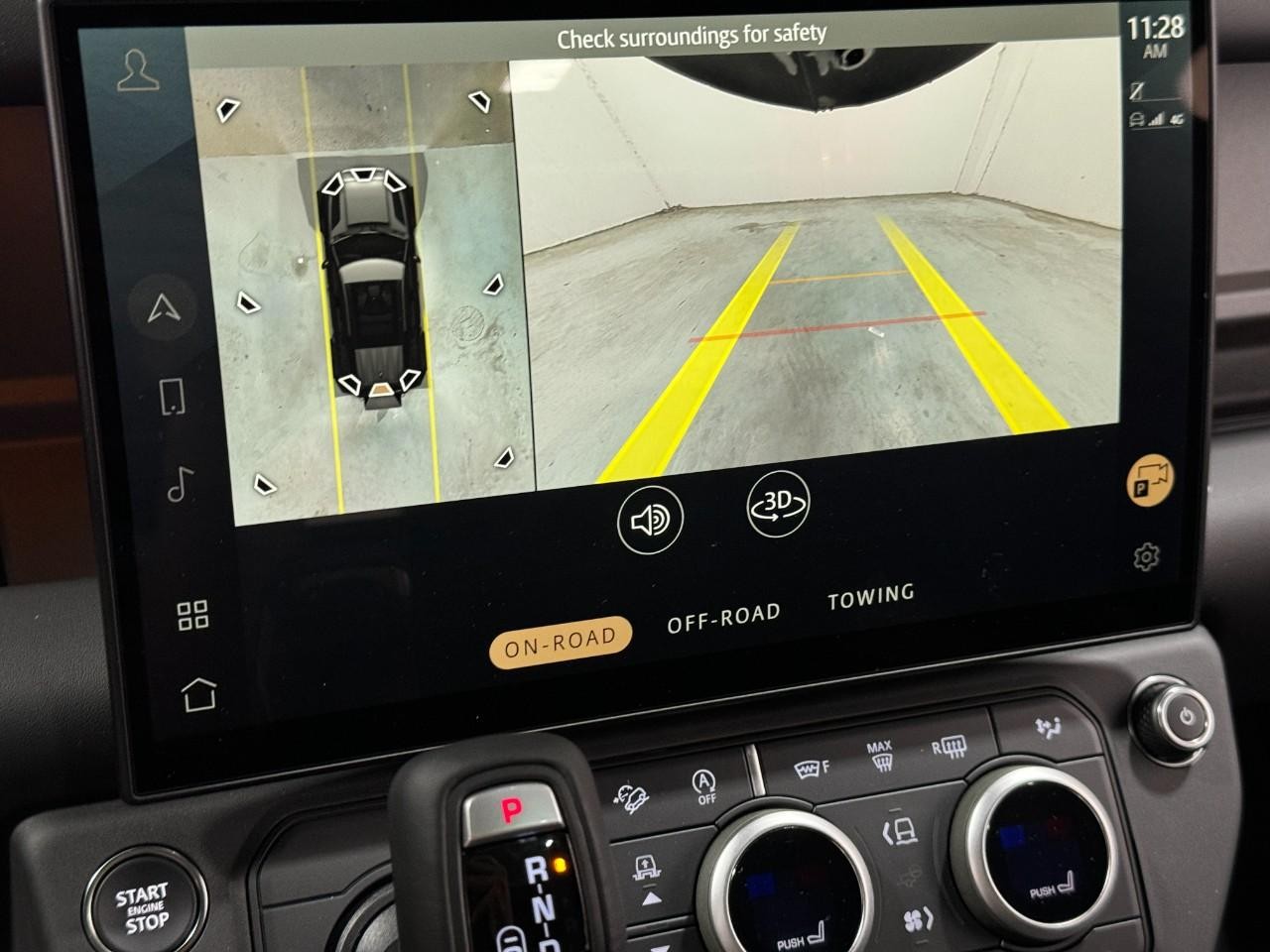 Land Rover Defender Vehicle Full-screen Gallery Image 33