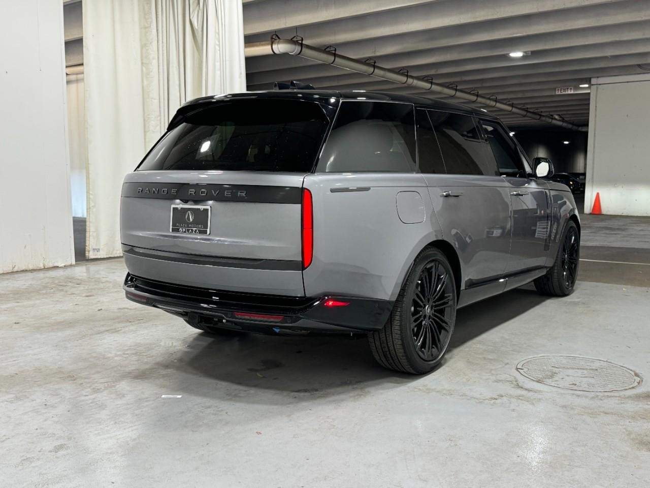 Land Rover Range Rover Vehicle Full-screen Gallery Image 4