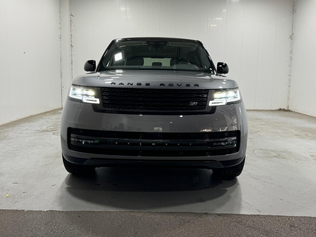 Land Rover Range Rover Vehicle Full-screen Gallery Image 7