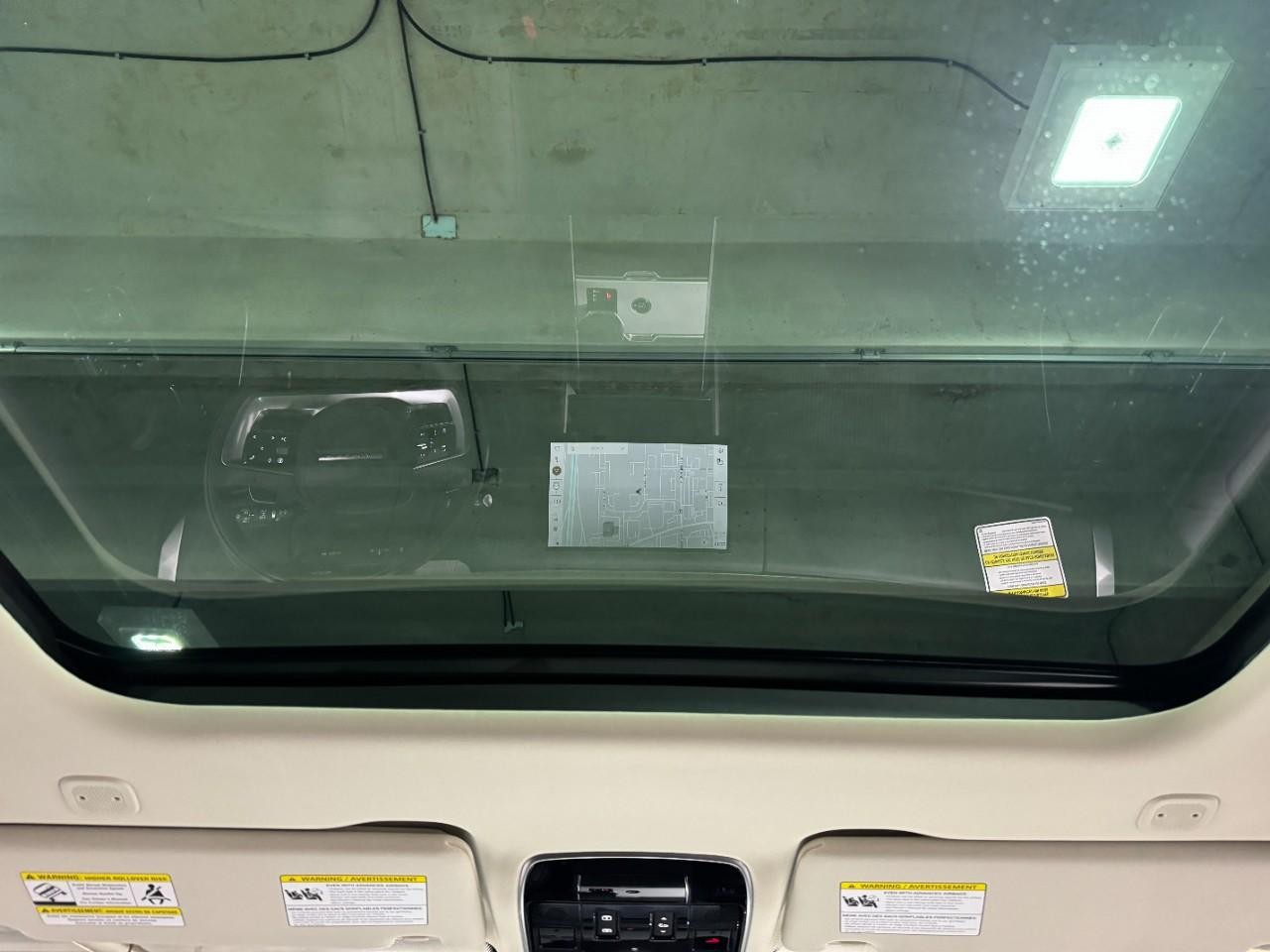 Land Rover Range Rover Vehicle Full-screen Gallery Image 12