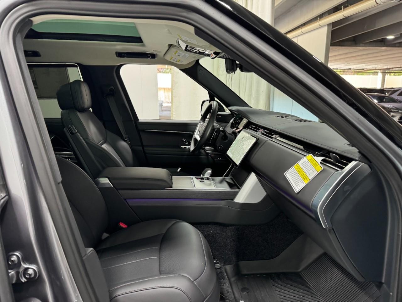 Land Rover Range Rover Vehicle Full-screen Gallery Image 18