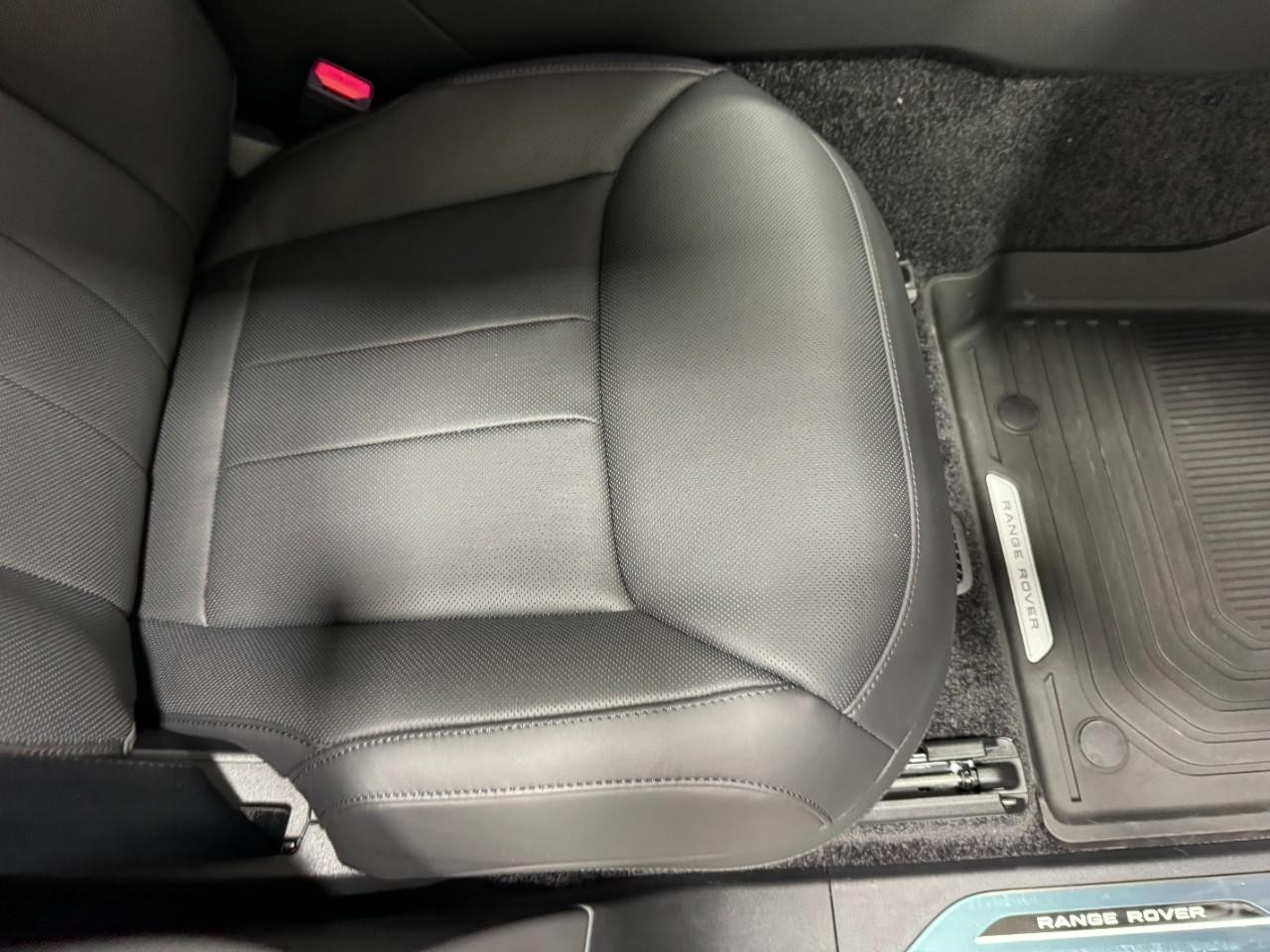 Land Rover Range Rover Vehicle Full-screen Gallery Image 19