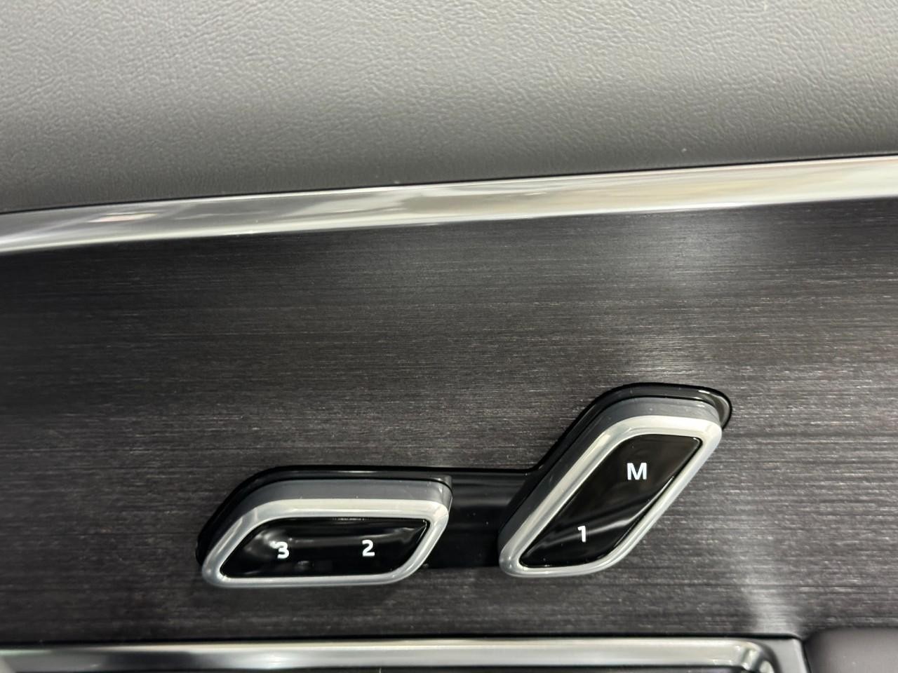 Land Rover Range Rover Vehicle Full-screen Gallery Image 20