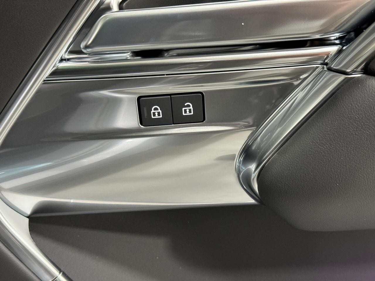 Land Rover Range Rover Vehicle Full-screen Gallery Image 22