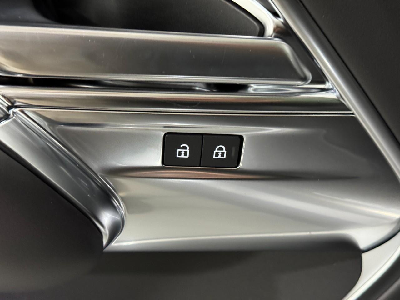 Land Rover Range Rover Vehicle Full-screen Gallery Image 26