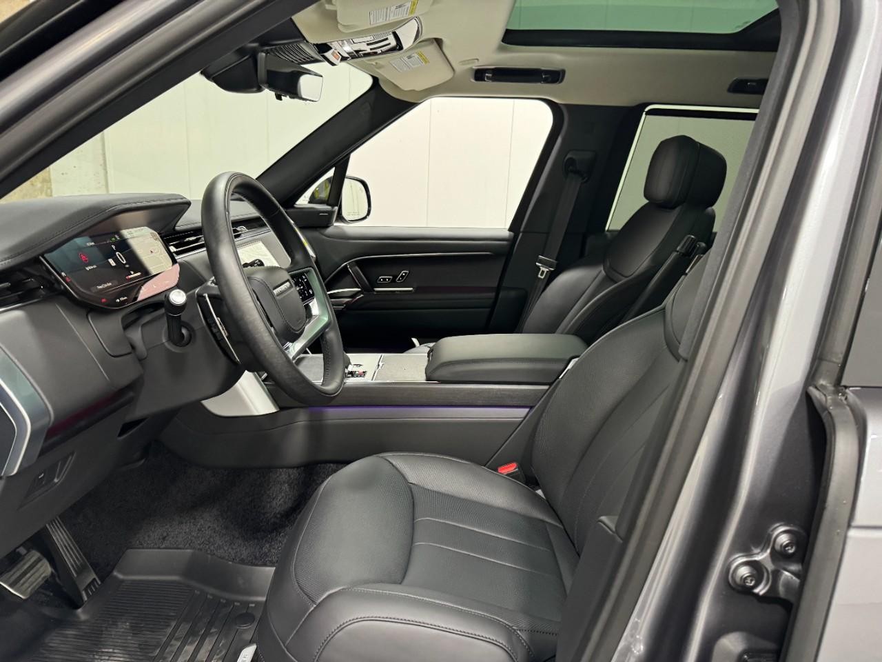 Land Rover Range Rover Vehicle Full-screen Gallery Image 27