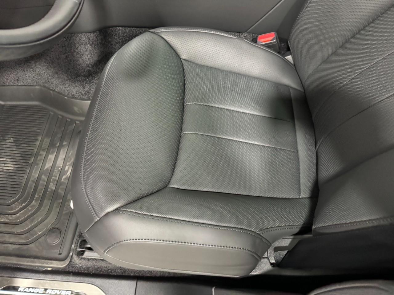 Land Rover Range Rover Vehicle Full-screen Gallery Image 28