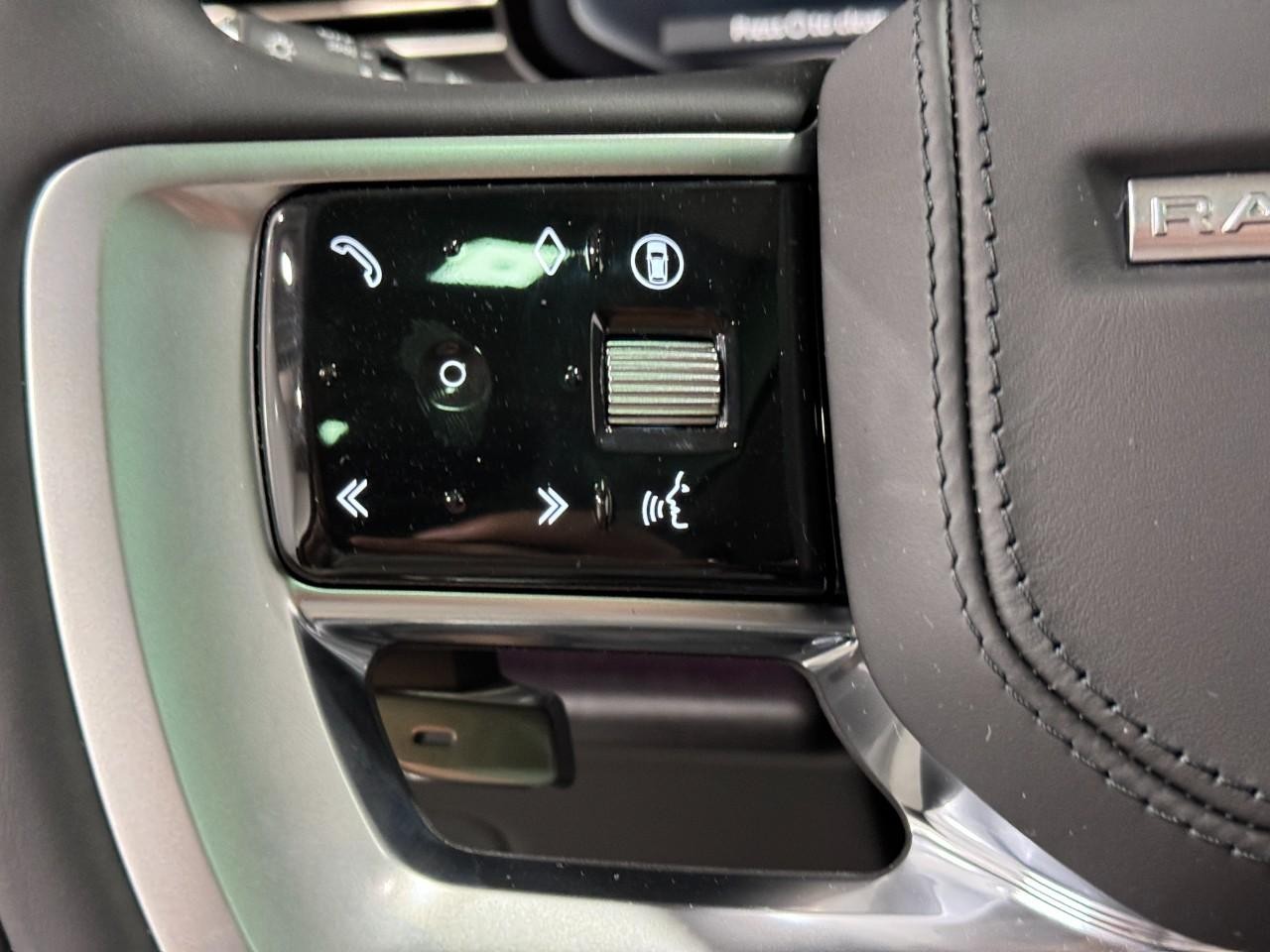 Land Rover Range Rover Vehicle Full-screen Gallery Image 30