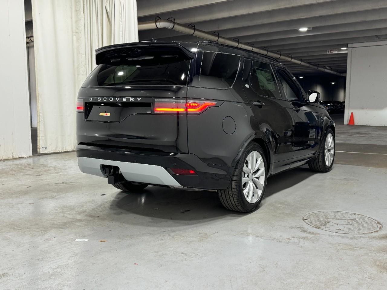 Land Rover Discovery Vehicle Full-screen Gallery Image 4