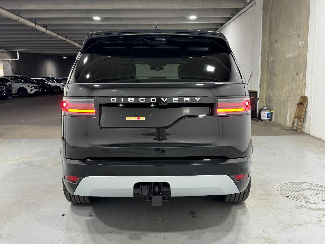 Land Rover Discovery Vehicle Full-screen Gallery Image 9