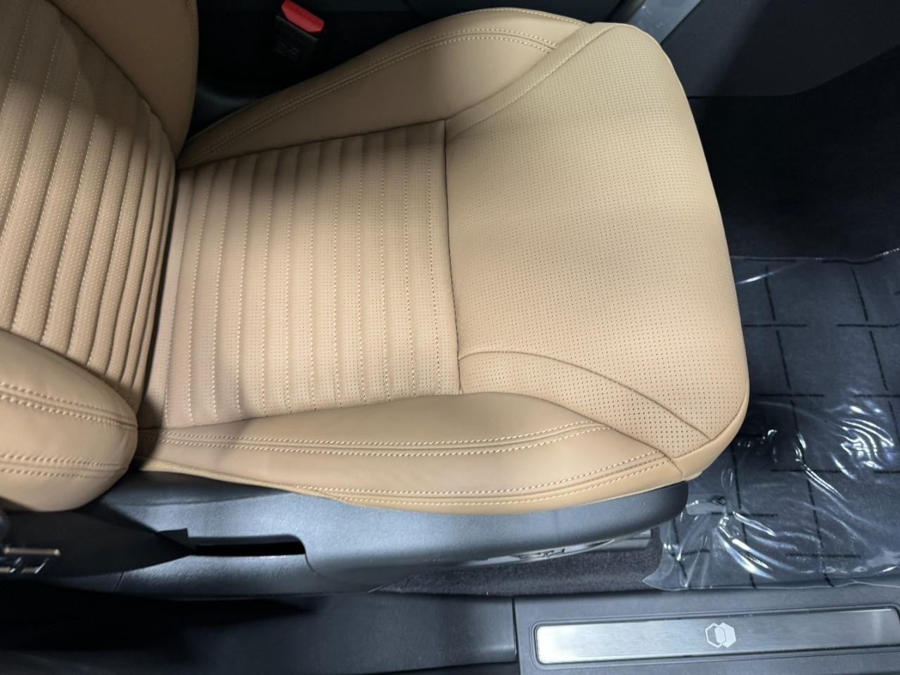 Land Rover Discovery Vehicle Full-screen Gallery Image 20