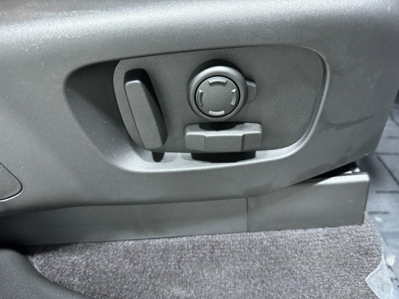 Land Rover Discovery Vehicle Full-screen Gallery Image 21