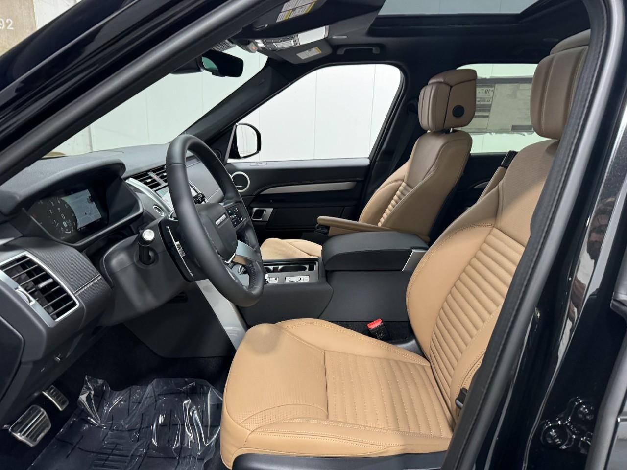 Land Rover Discovery Vehicle Full-screen Gallery Image 27